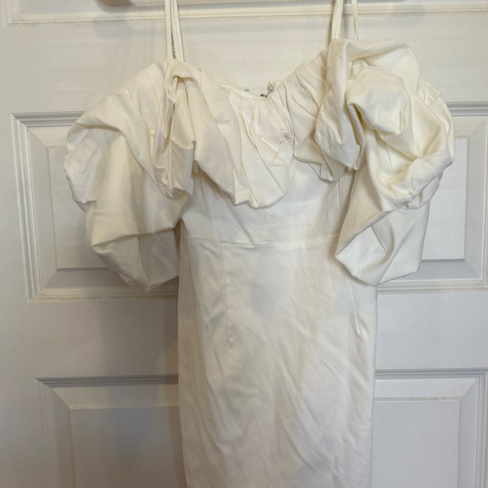 Petal & Pup White Off-Shoulder Puffl sleeve Dress DO+BE